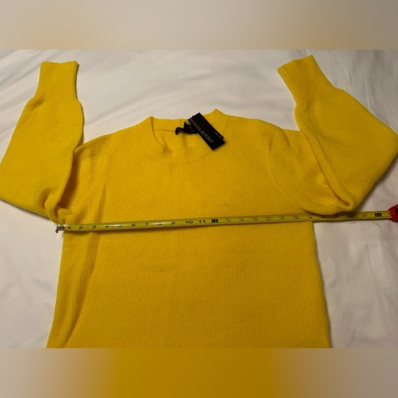 Banana Republic Aire Crew-Neck Sweater Yellow Size Small NWT - Picture 4 of 9